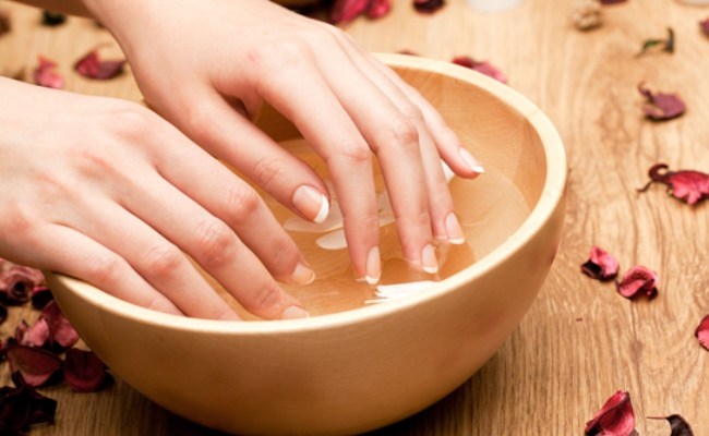 2 Easy Ways of Using Salt to Grow Healthy Nails | MD-Health.com